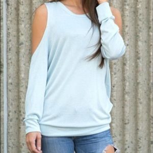 •NWT•1X-2X•BELLA BABY BLUE COLD SHOULDER SWEATER•NWT•